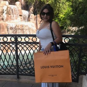 Meet your Posher, Laura  p.